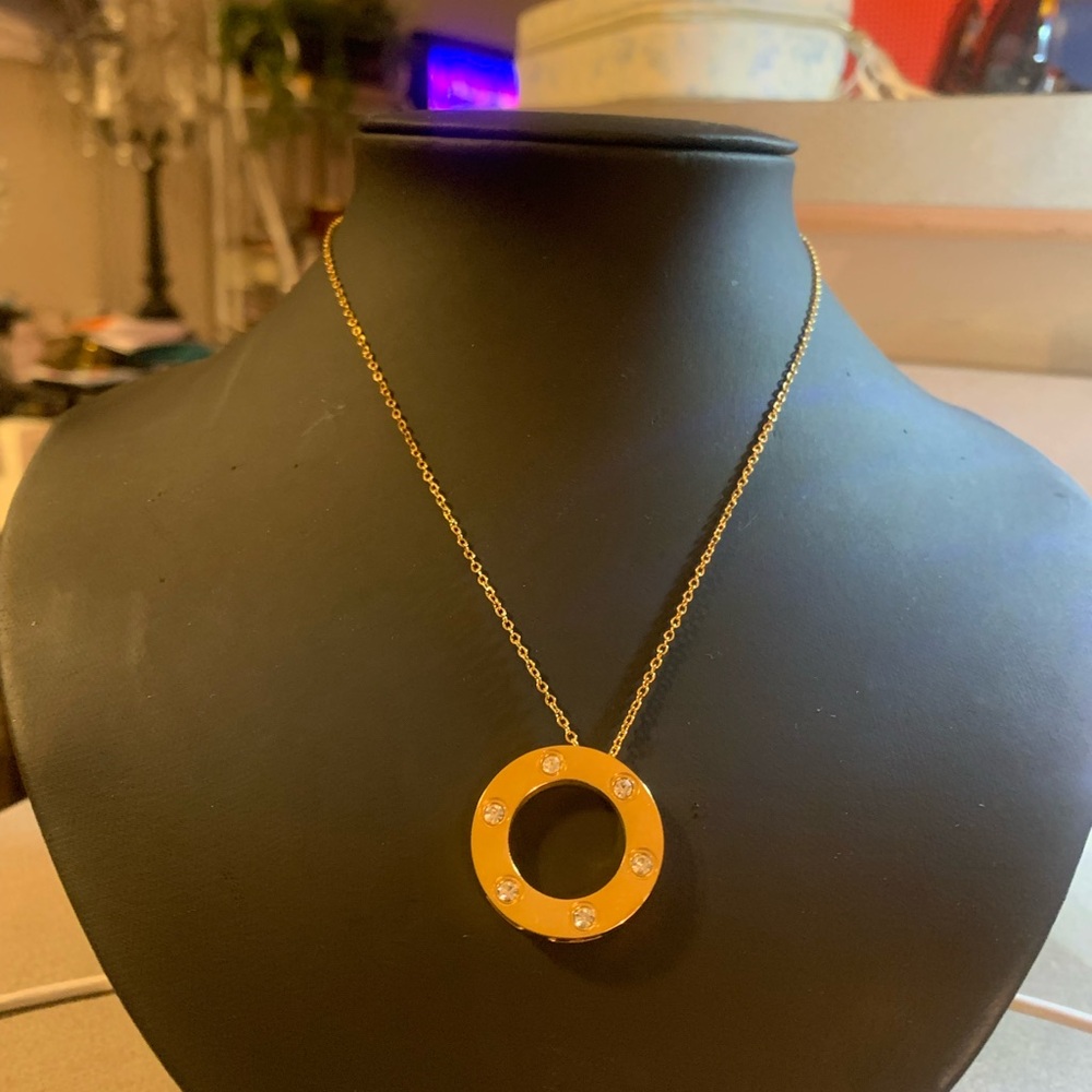 Elegant Gold Necklace with Crystal Accents